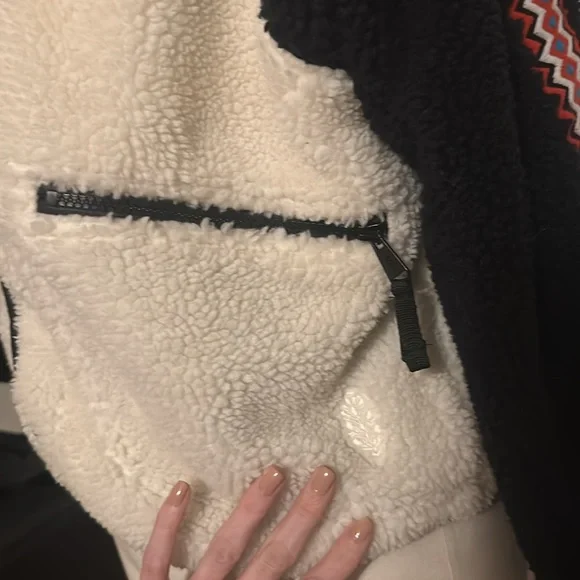 NWOT Hit The Slopes Printed Fleece Jacket in Running Stitch Varsity Combo - Picture 3 of 10